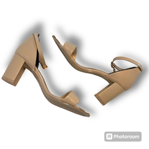 NWOB Ted Baker Sheah Sandal in Nude / Rose Gold, size 8.5 US - Picture 3 of 16